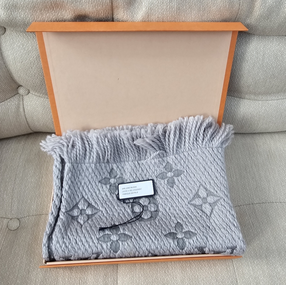 Louis Vuitton Logomania Scarf